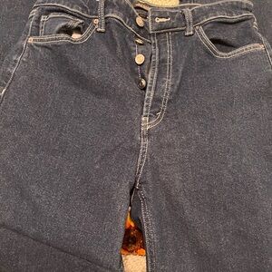 Wild Fsble Women’s high rise jeans, great condition. Skinny leg!! Button fly.